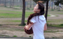 s帆布鞋踢裆加踩